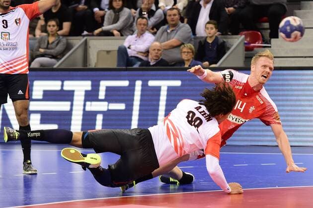 Anders Zachariassen (Danemark) vs Ali Mohamed (Egypte) HANDBALL : Danemark vs Egypte - Golden League - Rouen - 04 01 2018 JBAutissier Panoramic 