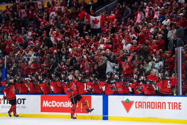 180104 Canada s Drake Batherson exults with teammates after scoring 2 1 in ice hockey semifinal Canada pa between JVM and Czech Republic 4 January 2018 in Buffalo  Copyright: JOELxMARKLUND BB180104JM064