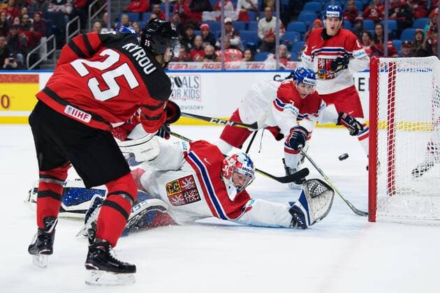 180104 Canada s Jordan Kyrou makes 5 1 behind the Czech Republic s Josef malvakt Korenar over semifinals pa JVM in ice hockey between Canada and Czech Republic 4 January 2018 in Buffalo  Copyright: JOELxMARKLUND BB180104JM075