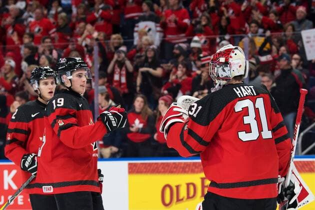 180104 Canada s Drake Batherson and malvakt Carter Hart rejoices after semi-final pa JVM in ice hockey between Canada and Czech Republic 4 January 2018 in Buffalo  Copyright: JOELxMARKLUND BB180104JM091