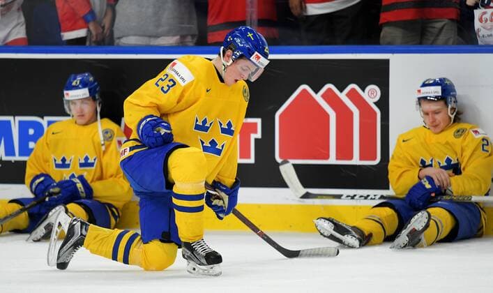 180105 Sweden s Jesper Sellgren moping around after losing finals in Sweden ice hockey WORLD JUNIOR CHAMPIONSHIPS between pa and Canada on 5 January 2018 in Buffalo  Copyright: JOELxMARKLUND BB180105JM076