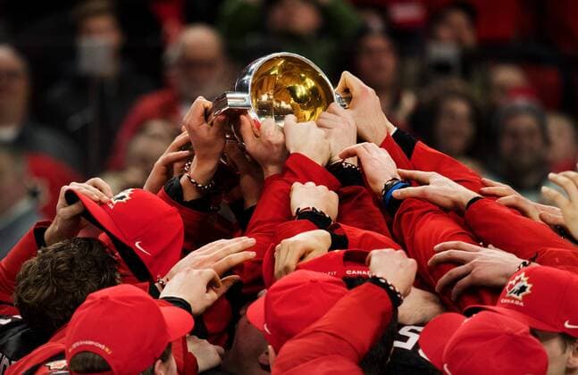 180105 Canadian law raises the trophy and exults after winning the ice hockey final between Sweden pa JVM and Canada on 5 January 2018 in Buffalo  Copyright: JOELxMARKLUND BB180105JM087