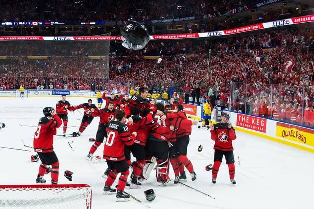 180105 Canada s players rejoice after the final pa JVM in ice hockey between Sweden and Canada on 5 January 2018 in Buffalo  Copyright: JOELxMARKLUND BB180105JM101
