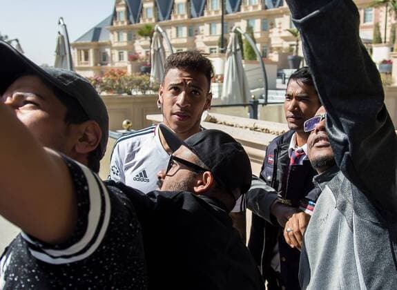 Doha Qatar 06 01 2018 Bayern Munich winter training camp 2018 Corentin Tolisso FCB makes Selfies with fans DeFodi507