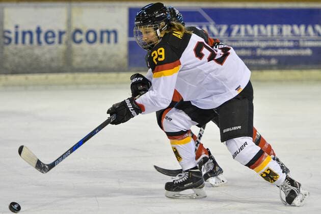 GER Nations Cup 2018 Germany GER vs Canada CAN 06 01 2018 BLZ arena feet GER Nations Cup 2018 Germany GER vs Canada CAN pictured Hanna Amort GER 29 nordphotoxHafner nph00200