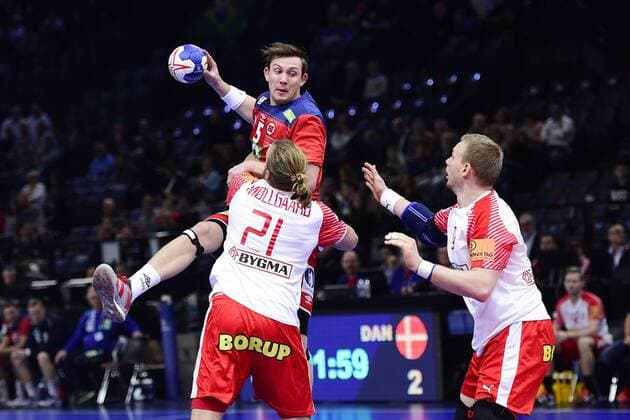 Sander Sagosen (Norvege) vs Henrik Mollgaard Jensen (Danemark) HANDBALL : Norvege vs Danemark - Golden League - Paris - 06 01 2018 JBAutissier Panoramic 