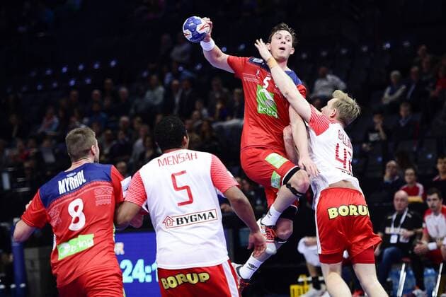 Sander Sagosen (Norvege) vs Peter Balling Christensen (Danemark) HANDBALL : Norvege vs Danemark - Golden League - Paris - 06 01 2018 JBAutissier Panoramic 