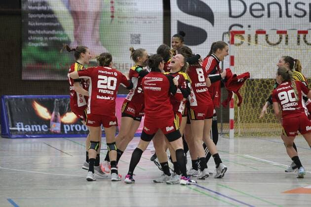 Jubilation Bensheim after the victory at the HSG Bensheim Auerbach game vs babes Metzingen in the 1 handball Bundesliga of women on 06 01 2018 photo Michael Bermel Eibner Bensheim Copyright: xMichaelxBermel Eibner-Pressefotox EP_mbl