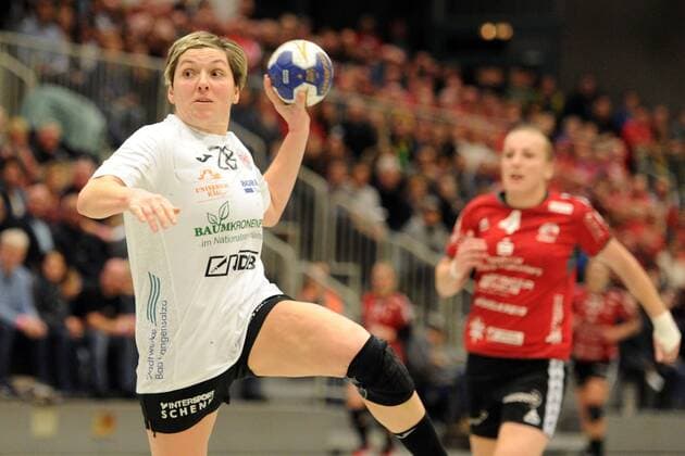 Lydia Jakubisova Thüringer HC casting Sabine Heusdens HSG bad Wildungen vipers R handball 1 Bundesliga women HSG bad Wildungen vipers vs Thüringer HC 06 01 2018 bad Wildungen Copyright: xEIBNER RolandxSippelx EP_RSL