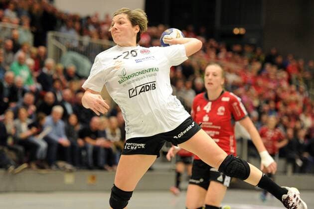 Lydia Jakubisova Thüringer HC casting Sabine Heusdens HSG bad Wildungen vipers R handball 1 Bundesliga women HSG bad Wildungen vipers vs Thüringer HC 06 01 2018 bad Wildungen Copyright: xEIBNER RolandxSippelx EP_RSL