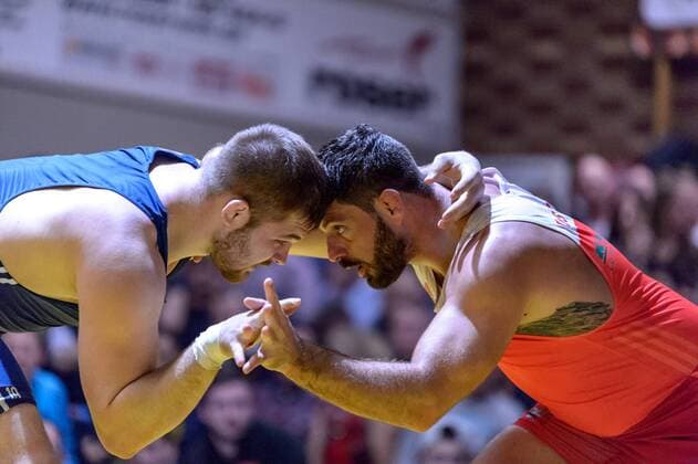 Ringen Bundesliga - Halbfinale - 17 18 - TuS Adelhausen - KSV Koellerbach - 06-01-2018 Kampf 4: Michael Kaufmehl (in rot TuS Adelhausen) gegen Gennadig Cudinovic (in blau KSV Koellerbach), beim Bundesliga - Halbfinale Ringkampf zwischen dem TuS Adelhausen und dem KSV Koellerbach, am Samstag, den 06. Januar 2018 Dinkelberghalle in Adelhausen. ( *** Struggling Bundesliga semifinals 17 18 TuS noble Wallace KSV Köllerbach 06 01 2018 battle 4 Michael buying flour in red TuS noble Lake against Gennadig Cudinovic in blue KSV Köllerbach in the Bundesliga semi-final wrestling match between the TuS noble Wallace and the KSV Köllerbach on Saturday the 06 January 2018 spelt Mountain Hall in Adelhausen xGRGx