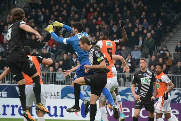 Romain Thomas (Angers), Danijel Petkovic, Ibrahima Conte (Lorient) FOOTBALL : Angers SCO vs FC Lorient - Coupe de France - 07 01 2018 RonanHoussin Panoramic 