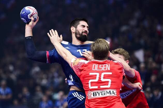 Nikola Karabatic (France) vs Henrik Morten Toft Olsen (Danemark) HANDBALL : France vs Danemark - Golden League - Paris - 07 01 2018 JBAutissier Panoramic 