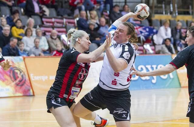 Handball Bundesliga TSV Bayer 04 Leverkusen vs Neckarsulm SU 34 27 handball Bundesliga TSV Bayer 04 Leverkusen vs Neckarsulm SU 34 27 7 1 2017 Leverkusen Ostermann arena Germany photo Ralf Kabra Elf Mia Zschoke 7 RR RM RL Maike Daniels 19 RM xrkx
