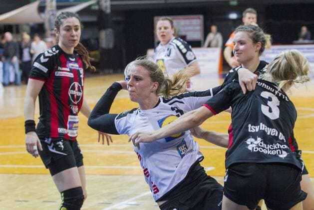 Handball Bundesliga TSV Bayer 04 Leverkusen vs Neckarsulm SU 34 27 handball Bundesliga TSV Bayer 04 Leverkusen vs Neckarsulm SU 34 27 7 1 2017 Leverkusen Ostermann arena Germany photo Ralf Kardes Lena Hoffmann 3 RL RR Elf Anna Seidel 4 KM Elf civilian Jurgutyte 3 RM xrkx