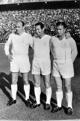 REAL MADRID TRIO FOR WEMBLEY MATCH - ALFREDO DI STEFANO, GENTO AND PUSKAS ; 25 APRIL 1963, Copyright: Topfoto  UnitedArchivesIPU455412