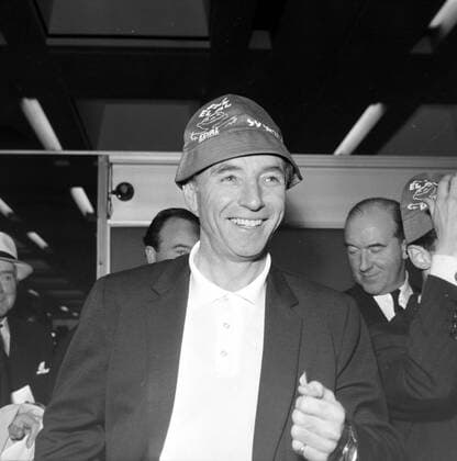 STANLEY MATTHEWS WITH STOKE CITY FOOTBALL TEAM AT LONDON AIRPORT ; 23 MAY 1963, Copyright: Topfoto  UnitedArchivesIPU457256