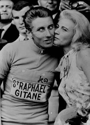 FRENCH CYCLIST CHAMPION JACQUES ANQUETIL KISSES HIS WIFE IN PARIS AFTER TOUR DE FRANCE CYCLIST RACE ; 15 JULY 1963, Copyright: Topfoto  UnitedArchivesIPU460310