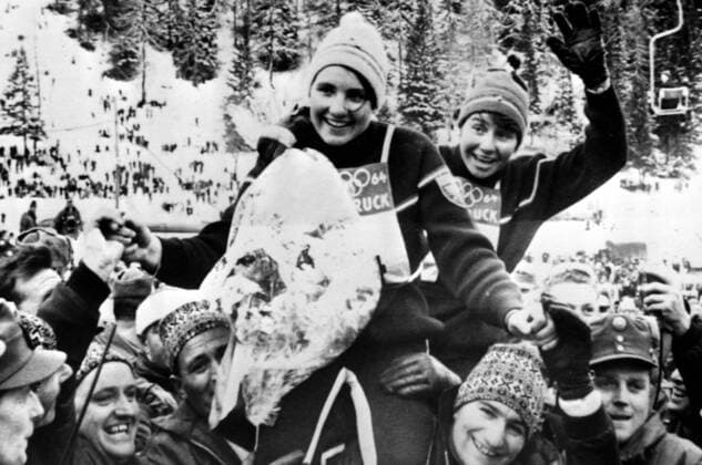 Olympia, Historie, Olympische Winterspiele 1964 in Innsbruck FRENCH SISTERS CHRISTINE AND MARIELLE GOITSCHELL WIN IN INNSBRUCK DURING WINTER Olympic Games Olympische Spiele Olympia OS ; 1 FEBRUARY 1964, Copyright: Topfoto  UnitedArchivesIPU470853