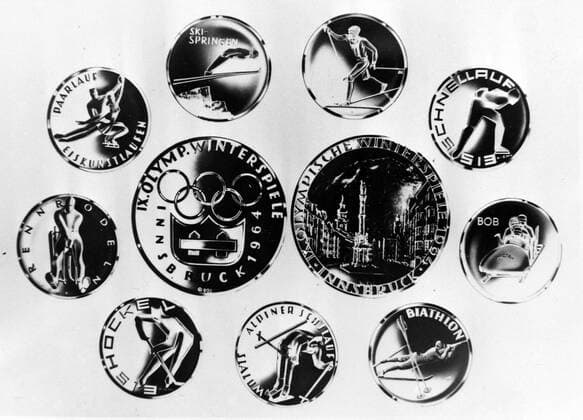 Olympia, Historie, Olympische Winterspiele 1964 in Innsbruck WINTER OLYMPICS GAMES IN INNSBRUCK, AUSTRIA - SOUVENIR MEDALS ; 6 FEBRUARY 1964, Copyright: Topfoto  UnitedArchivesIPU471131
