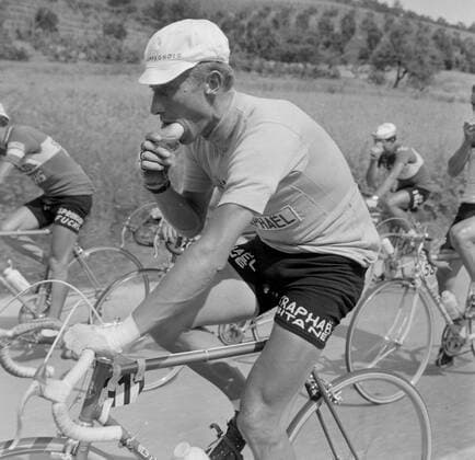 CYCLIST JACQUES ANQUETIL IN ACTION FOR CYCLING TOUR OF ITALY ; 7 JUNE 1964, Copyright: Topfoto  UnitedArchivesIPU478422