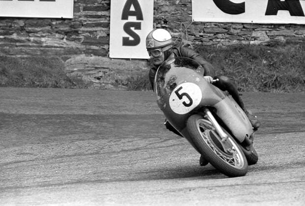 MOTOR CYCLING MIKE HAILWOOD WINS WORLD 500 CC CHAMPION TT RACE IN ISLE OF MAN IN DOUGLAS ; 13 JUNE 1964, Copyright: Topfoto  UnitedArchivesIPU478861