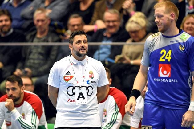 180108 Hungary s head coach Ljubomir Vranjes talks with Sweden s Jim gottfridsson during training the international handball team between Sweden and Hungary on 8 January 2018 in Partille  Copyright: CARLxSANDIN BB180108CS014