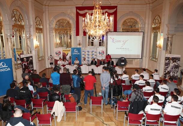 HANDBALL - EHF EC 2018, preview VIENNA,AUSTRIA,09.JAN.18 - HANDBALL - EHF European Championship EM Europameisterschaft 2018, preview, farewell of team Austria. Image shows Nykola Bilyk (AUT), Robert Weber (AUT), Thomas (Bauer (AUT), head coach Patrekur Johannesson (AUT), minister for sports Heinz Christian Strache, president Gerhard Hofbauer (OEHB), secretary general Bernd Rabenseifner (OEHB) and head of media Markus Riedlmayer. GEPAxpictures xChristianxOrt
