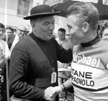 CYCLIST JACQUES ANQUETIL WITH ABBE PISTRE AT TOUR DE FRANCE IN TOULOUSE ; 9 JULY 1964, Copyright: Topfoto  UnitedArchivesIPU480488