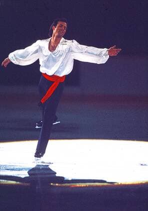 OLYMPIC LEGENDS: Brian Boitano Brian Boitano USA geb.1965 Eiskunstläufer Einzel Goldmedaillen-Gewinner bei der Olympiade Calgary 1988 und Weltmeister Budapest 1988 HIER bei einem Schaulaufen zum Abschluss der Olympiade von Calgary *** Brian Boitano USA give 1965 figure skater individual gold medals winner at the 1988 Calgary Olympics and world champion Budapest 1988 here at a pageant at the end of the Olympics from Calgary