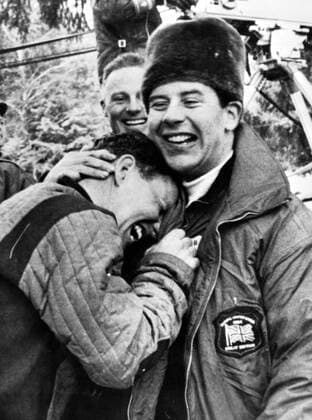 Olympia, Historie, Olympische Winterspiele 1964 in Innsbruck WINTER OLYMPICS GAMES IN INNSBRUCK, AUSTRIA - ANTONY NASH CELEBRATES WINNING GOLD MEDAL ; 7 FEBRUARY 1964, Copyright: Topfoto  UnitedArchivesIPU471206