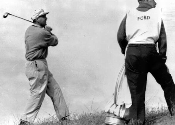 GOLF BRITISH OPEN DOUG FORD PLAYS FROM HILLOCK IN ST ANDREWS, SCOTLAND ; 8 JULY 1964, Copyright: Topfoto  UnitedArchivesIPU480477