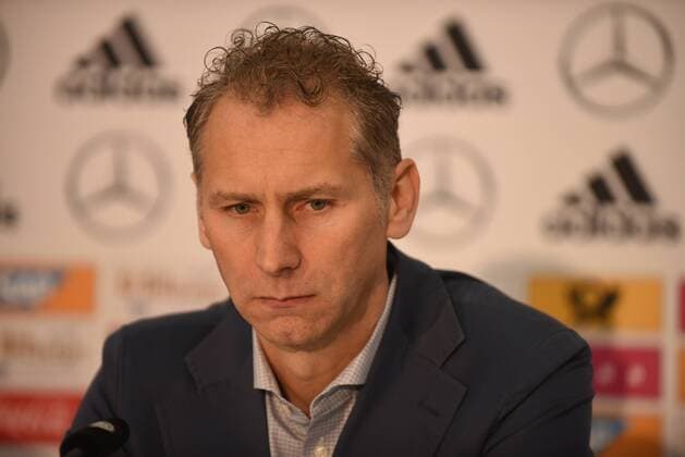 Referee video Wizard DFB Press Conference 10 01 2018 Frankfurt am main hotel Lindner 2 v l Ronny Zimmermann Vice President referee and qualification Lutz Michael Fröhlich video Assistant Project Manager Ansgar Pan advisory representative of DFL ex DFB Referee Dr Joachim DREES