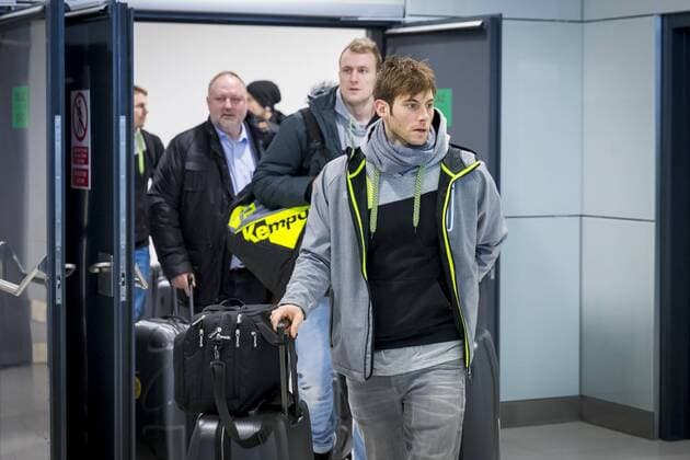 Andreas Michel husband Julius Kuehn and Uwe Gensheimer on arrival arrival of the German team in Zagreb handball EHF euro 2018 11 01 18 Zagreb Croatia Copyright: xAgentur54Gradx xFelixxKoenigx