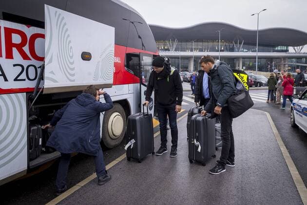Silvio Hamad Andreas Michel man and Christian Prokop when boarding the team bus arrival of the German team in Zagreb handball EHF euro 2018 11 01 18 Zagreb Croatia Copyright: xAgentur54Gradx xFelixxKoenigx