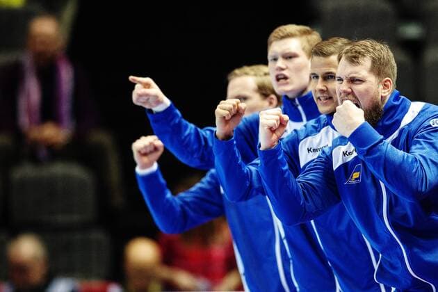 180112 Islands player pa bench cheering after a mill in handball game between Sweden and Iceland during Handball CHAMPIONSHIPS on 12 January 2018 2018 in Split  Copyright: LUDVIGxTHUNMAN BB180112LT030