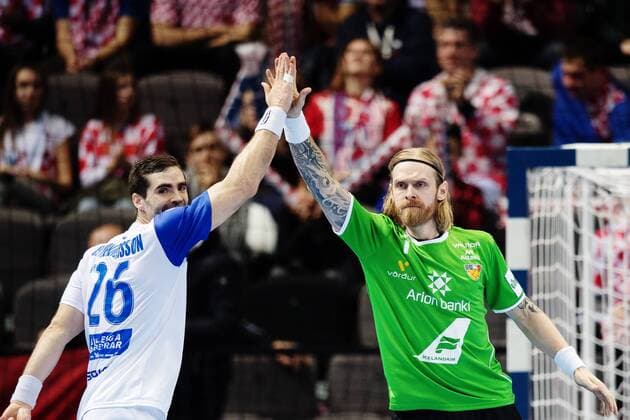 180112 Iceland s Bjarni Mar G and malvakt Bjorgvin Pall G rejoice in handball game between Sweden and Iceland during Handball CHAMPIONSHIPS on 12 January 2018 2018 in Split  Copyright: LUDVIGxTHUNMAN BB180112LT040