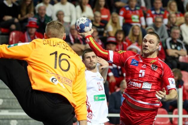 HANDBALL - EHF EURO 2018, BLR vs AUT POREC,CROATIA,12.JAN.18 - HANDBALL - EHF European Championship EM Europameisterschaft group stage, Belarus vs Austria. Image shows Viachaslau Saldatsenka (BLR) and Vytautas Ziura (AUT). GEPAxpictures xMaticxKlansek