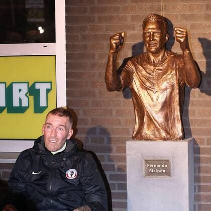 SITTARD - Voetbal, 12-01-2018, Fortuna Sittard Stadion, Seizoen 2017 - 2018, Jupiler League, Fortuna Sittard - Jong Ajax, Fernando Ricksen met zijn standbeeld Standbeeld Fernando Ricksen  x1892142x
