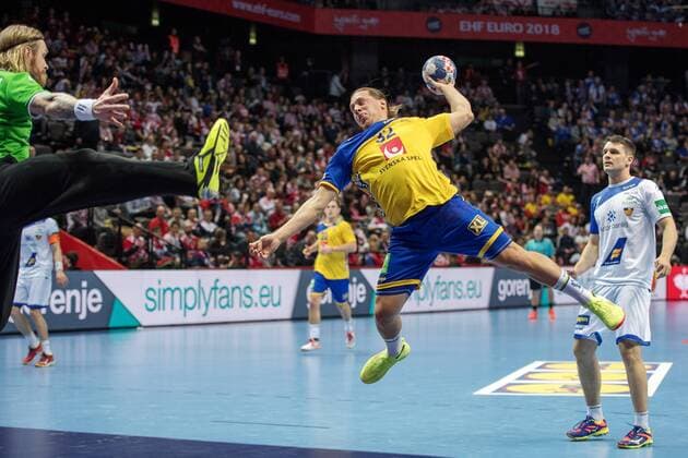 180112 Sweden s Mattias Zachrisson jumps towards the Islands malvakt Bjorgvin Stool G during handball match between Sweden and Iceland during Handball CHAMPIONSHIPS on 12 January 2018 2018 in Split  Copyright: LUDVIGxTHUNMAN BB180112LT066