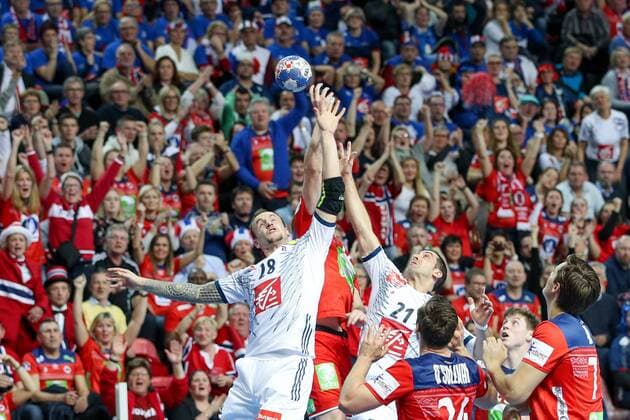 Bilder des Tages - SPORT HANDBALL - EHF EURO 2018, FRA vs NOR POREC,CROATIA,12.JAN.18 - HANDBALL - EHF European Championship EM Europameisterschaft group stage, France vs Norway. Image shows Valentin Porte (FRA) and Michael Guigou (FRA). GEPAxpictures xMaticxKlansek
