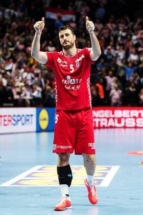 Domagoj Duvnjak 180112 Croatia rejoices and gives the crowd a thumbs up after winning the handball match between Croatia and Serbia in the European Handball CHAMPIONSHIP January 12, 2018 2018 in Split  Copyright: LUDVIGxTHUNMAN BB180112LT154