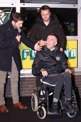 SITTARD - Voetbal, 12-01-2018, Fortuna Sittard Stadion, Seizoen 2017 - 2018, Jupiler League, Fortuna Sittard - Jong Ajax, ook Fernando Ricksen werd geinterviewd en bijgestaan door zijn beste vriend Standbeeld Fernando Ricksen  x1892929x