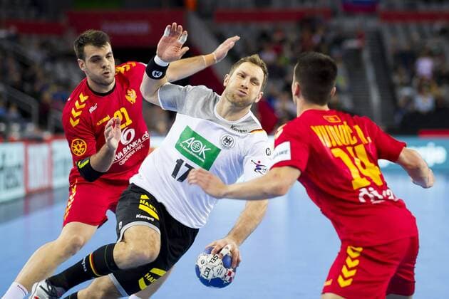 Steffen Weinhold Nr 17 Germany against Vasko Sevaljevic Nr 21 Montenegro and Milos Vujovic Nr 14 Montenegro Montenegro Germany preliminary handball EHF euro 2018 13 01 18 Zagreb Croatia Zagreb arena Copyright: xAgentur54Gradx xFelixxKoenigx