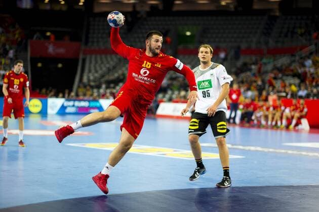 Nebojsa Simovic No.18 Montenegro against Paul Drux Nr 95 Germany Montenegro preliminary handball EHF euro 2018 13 01 18 Zagreb Croatia Zagreb arena Copyright: xAgentur54Gradx xFelixxKoenigx