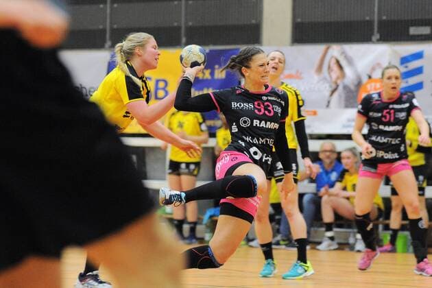Julia Behnke chicks Metzingen 93 handball women andball women DHB Cup quarterfinals 13 01 2018 photo TBaur EIBNER Padmanabha Belastingen Copyright: xEIBNER Tobias_Baurx EP_TBR