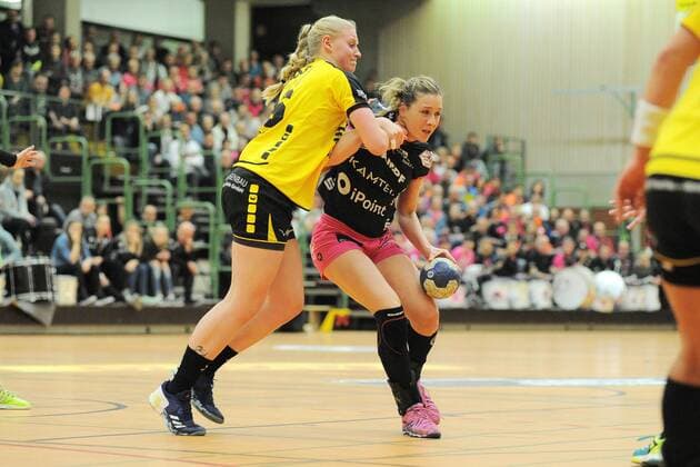 Marija Obradovic chicks Metzingen 51 against Vivien Jaeger Swabia of Hornets 36 handball women andball women DHB Cup quarterfinals 13 01 2018 photo TBaur EIBNER Padmanabha Belastingen Copyright: xEIBNER Tobias_Baurx EP_TBR
