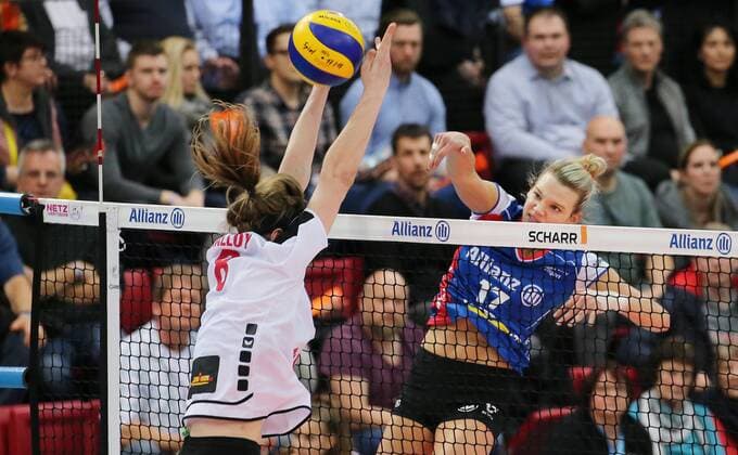 CONSTRUCTION 13 01 2018 Stuttgart volleyball Alliance MTV Stuttgart vs VfB Suhl Thuringia Paige LOTTO TAPP Stuttgart right
