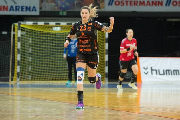 Goal celebration Laura Vasilescu 23 HSG bad Wildungen vipers TSV Bayer 04 Leverkusen vs HSG bad Wildungen DHB handball Cup women 13 01 18 Leverkusen NRW Germany Ostermann arena Copyright: xcdnx