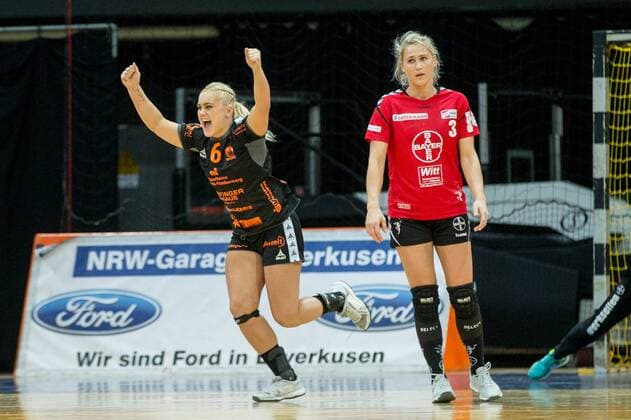 Goal celebration by Anouk Nieuwenweg 6 HSG bad Wildungen vipers TSV Bayer 04 Leverkusen vs HSG bad Wildungen DHB handball Cup women 13 01 18 Leverkusen NRW Germany Ostermann arena Copyright: xcdnx
